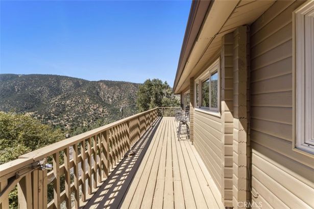 1600 Bernina Dr, Pine Mountain Club, CA 93222