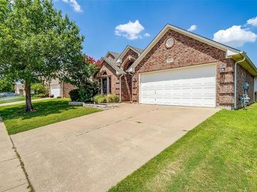 8844 Fayetteville Drive, Fort Worth, TX, 76244, 