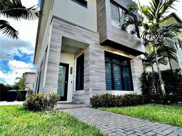 Front, 8205 NW 44th Ter, Doral, FL, 33166, 