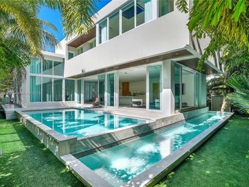 Swimming Pool, 4433 N Bay Rd, Miami Beach, FL, 33140, 