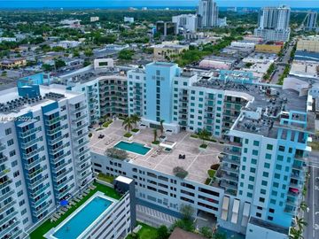 Swimming Pool, 140 S Dixie Hwy #503, Hollywood, FL, 33020, 