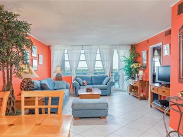 O, Living Room, 6770 Indian Creek Dr #8K, Miami Beach, FL, 33141, 