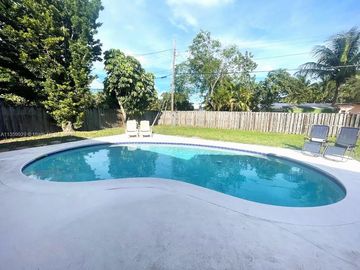 Swimming Pool, 311- S Highland Dr, Hollywood, FL, 33021, 
