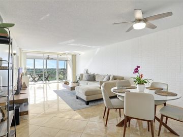 B, Living Room, 3499 Oaks Way #804, Pompano Beach, FL, 33069, 