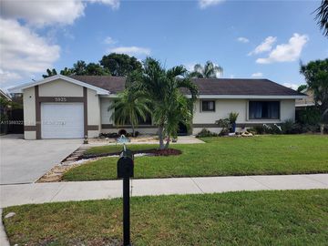 Front, 5925 NW 200th St, Hialeah, FL, 33015, 