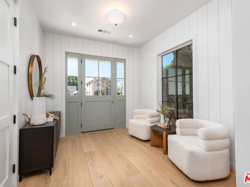 B, Living Room, 2030 Louella Avenue, Venice, CA, 90291, 