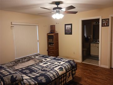 Brown, Bedroom, 4722 CR 300, Lake Panasoffkee, FL, 33538, 