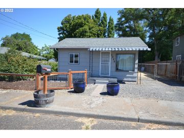 1208 ROBERTS, The Dalles, OR, 97058, 