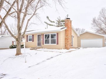 865 W 10th Ave, Marion, IA, 52302, 