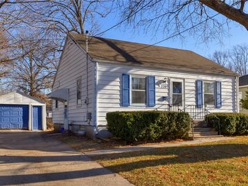 2205 52nd Street, Des Moines, IA, 50310, 
