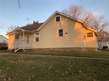 301 S 4th Street, Knoxville, IA, 50138, 