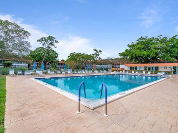 Swimming Pool, 2600 SE Ocean Boulevard SE #1, Stuart, FL, 34996, 